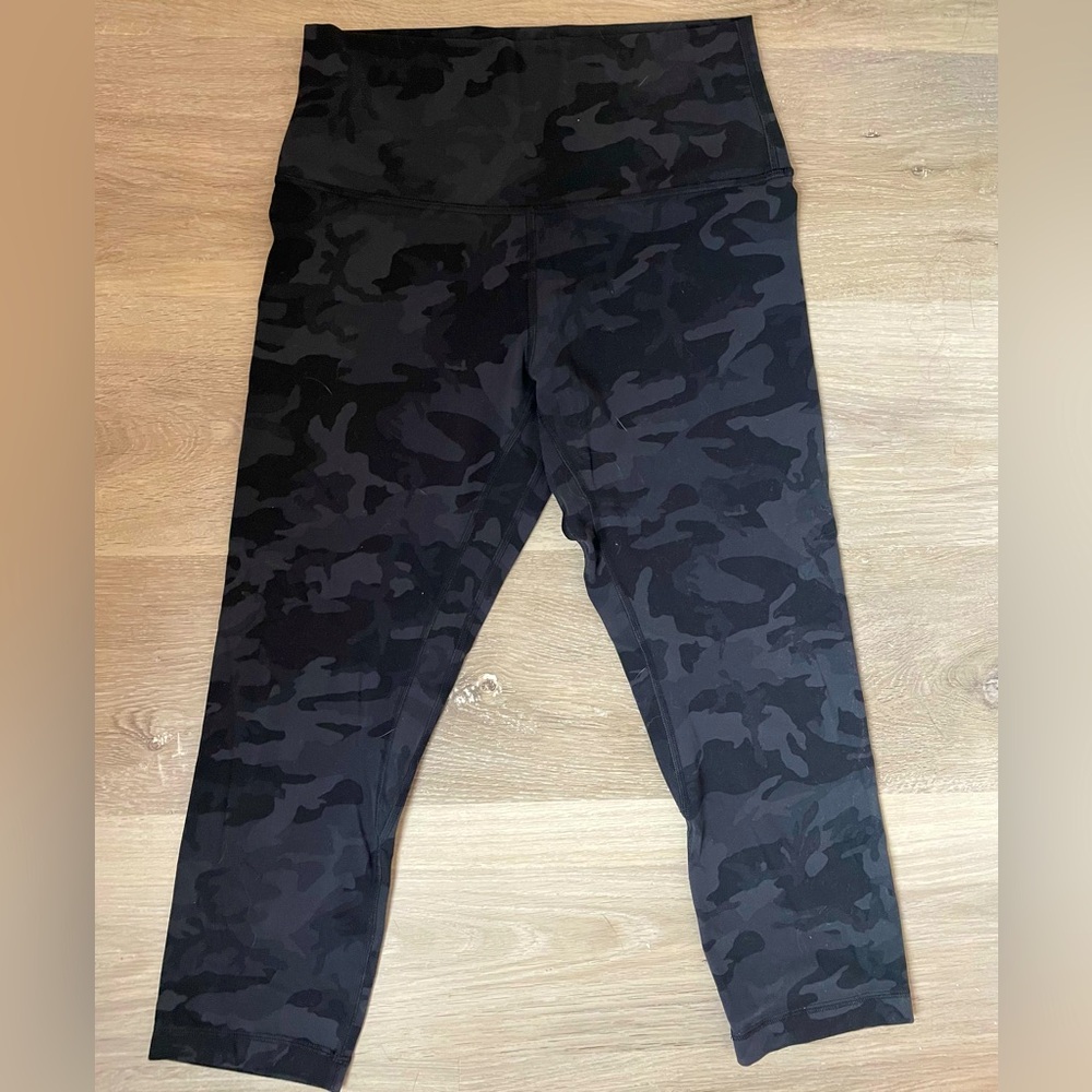 Lululemon Athletica Black camo print align leggings size 8
